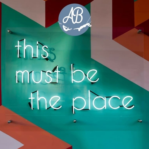 Meet the Posher💫Vintage, eclectic, bright pieces of clothing and accessories💫 - Picture 9 of 9